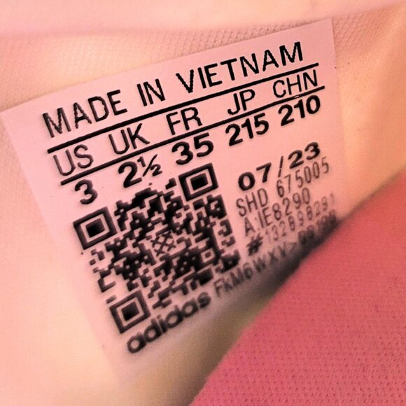 Adidas Originals x Hello Kitty NMD R1 - Picture 9 of 10